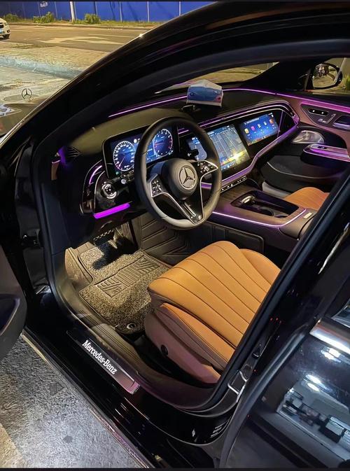 奔驰车的图片(奔驰车里面的图片)