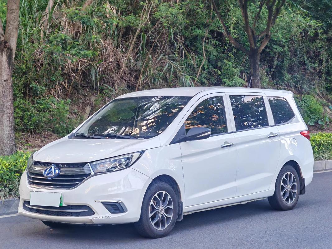 长安欧尚6座价格及图片(长安欧尚6座mpv报价及图片)