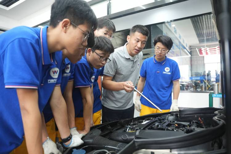 汽修培训学校,汽修培训学校当老师需要哪些条件