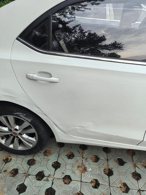 汽车划痕修复膏有用吗(汽车划痕修复膏有用吗?)