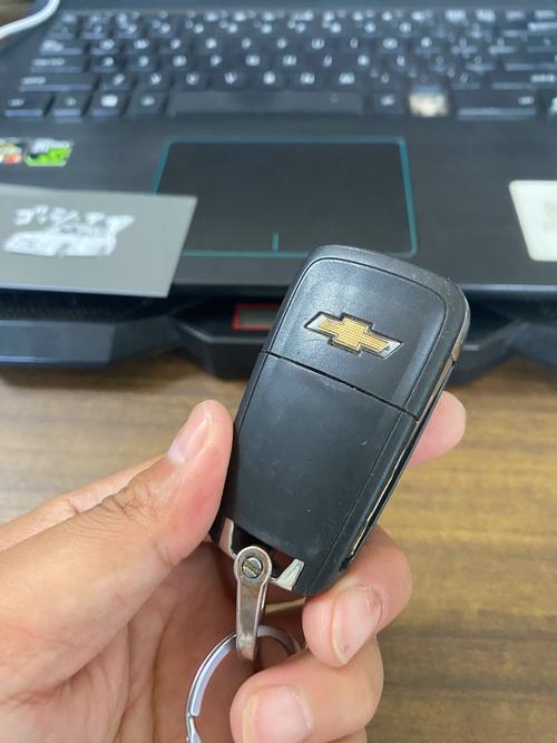 雪佛兰沃兰多钥匙怎么换电池/雪佛兰沃兰多钥匙孔在哪