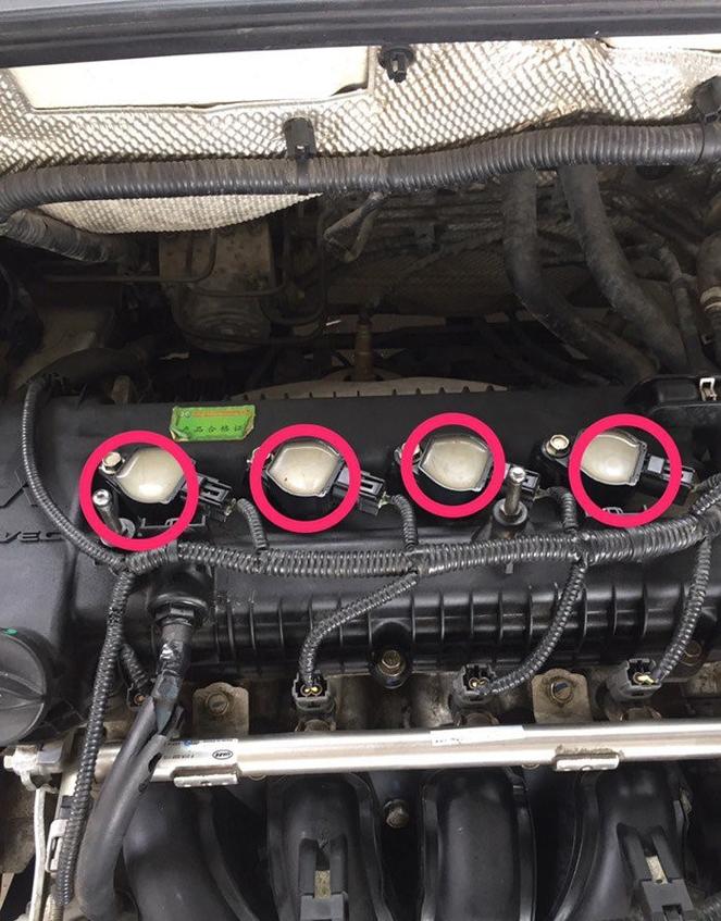 摩托车火花塞图片/摩托车火花塞的位置图