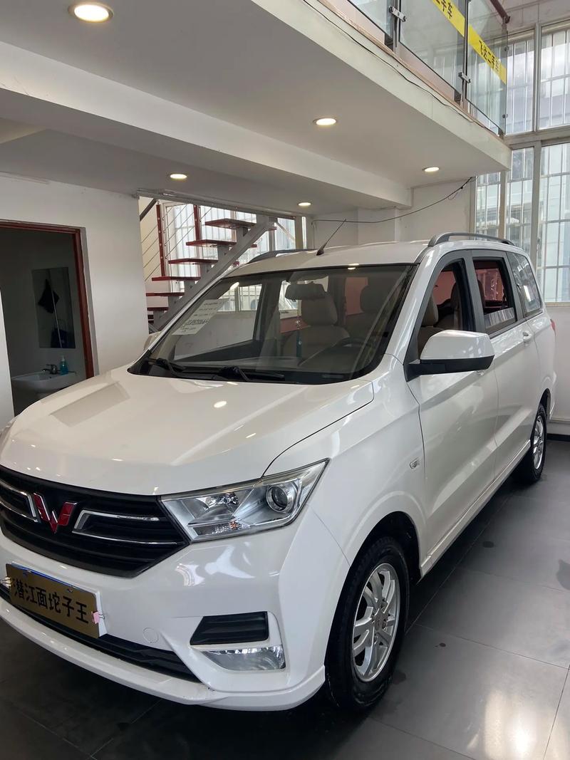 五菱宏光七人座车型,五菱宏光七座车型变速箱多少公里还齿轮油