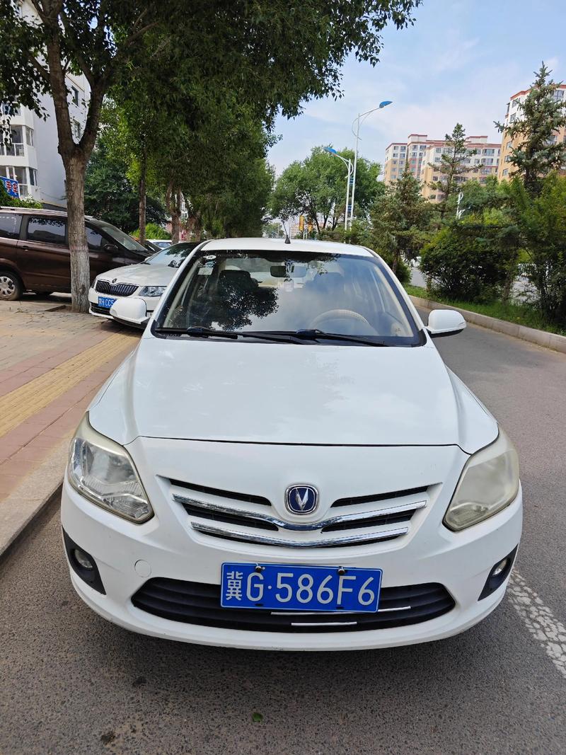 14年长安悦翔v3二手车多少钱(14年长安悦翔v5二手车价格是怎么样的?)