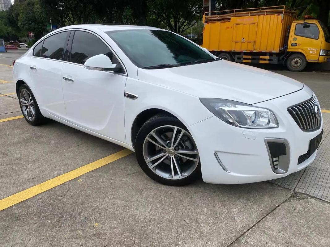 君威gs二手车价格/君威gs二手车价格及图片