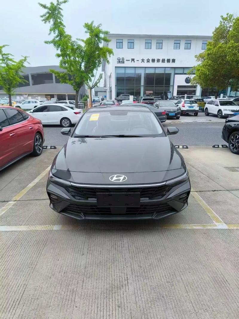 【现代伊兰特2015款图片,现代伊兰特2015款参数】