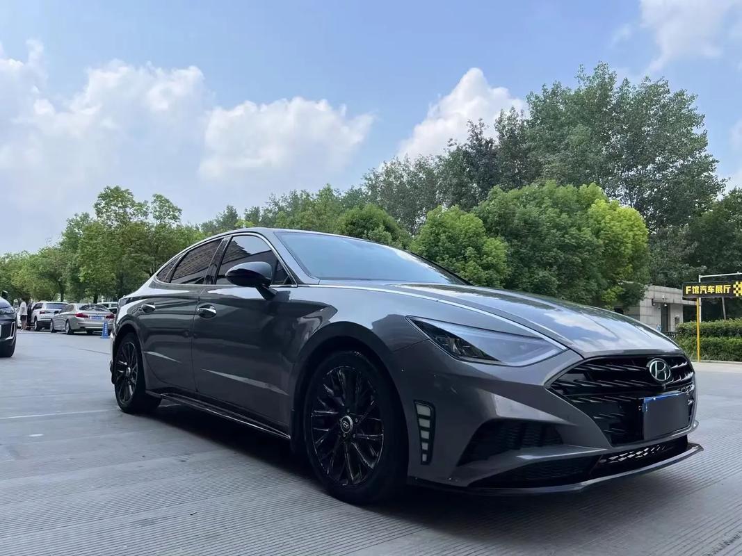 索纳塔10代参数配置(索纳塔10代15配置)