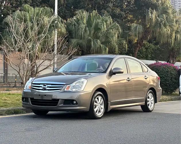 【2012年轩逸二手车价格,12年轩逸20豪华版二手车价格】